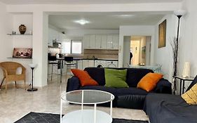 Charming 3-Bed Apartment In Fuengirola