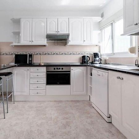 Charming 3-Bed Apartment In Fuengirola Exterior foto