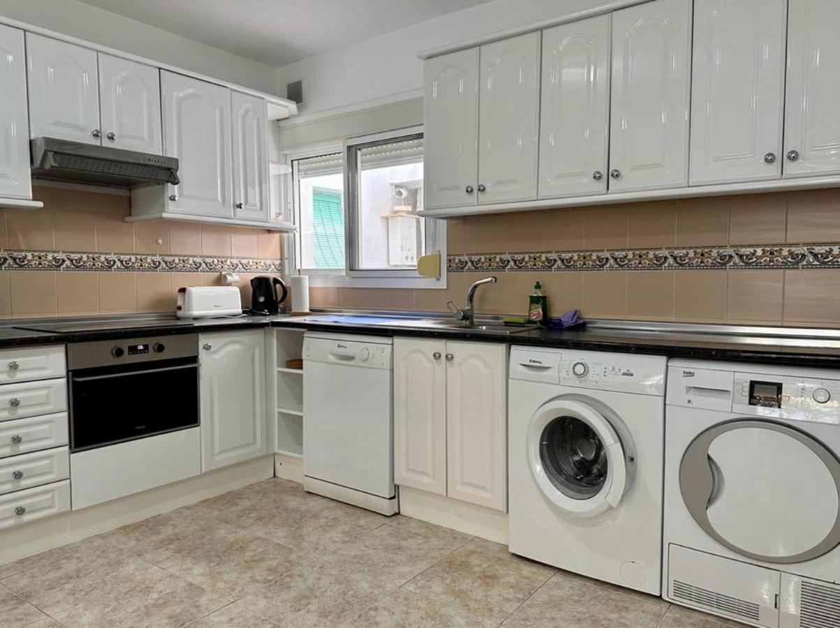 Charming 3-Bed Apartment In Fuengirola Exterior foto