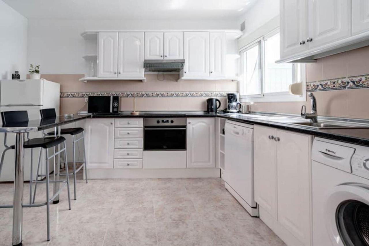 Charming 3-Bed Apartment In Fuengirola Exterior foto