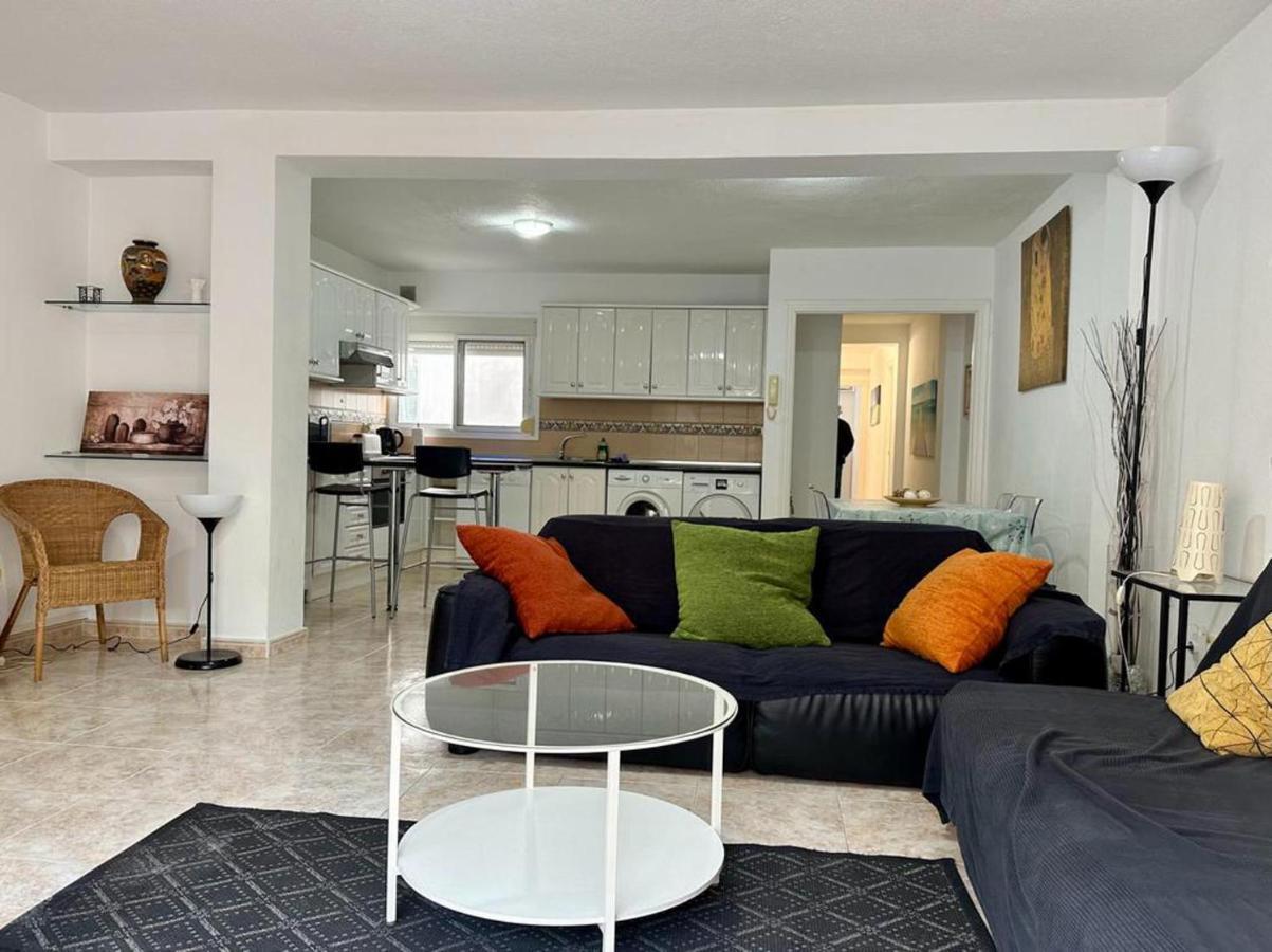 Charming 3-Bed Apartment In Fuengirola Exterior foto